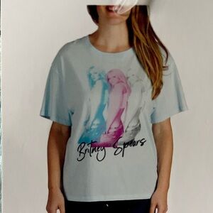 NWT Britney Spears Graphic Short sleeve cotton shirt in Light Blue women’s large